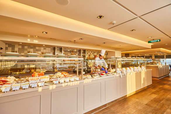 Hapag Lloyd Cruises MS Europa 2 Yacht Club Restaurant 3.jpg